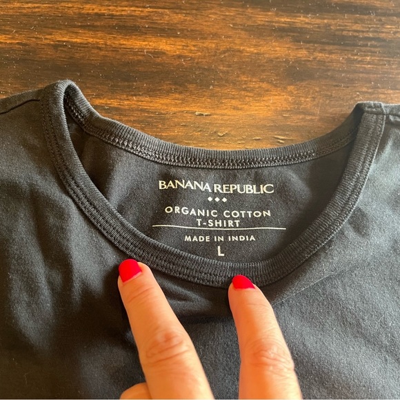 Banana Republic Men's black organic short Sleeve Tee - Picture 2 of 5